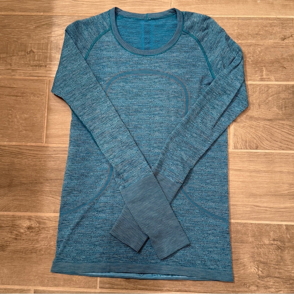 lululemon athletica Seamless Long Sleeve Top in Teal Blue